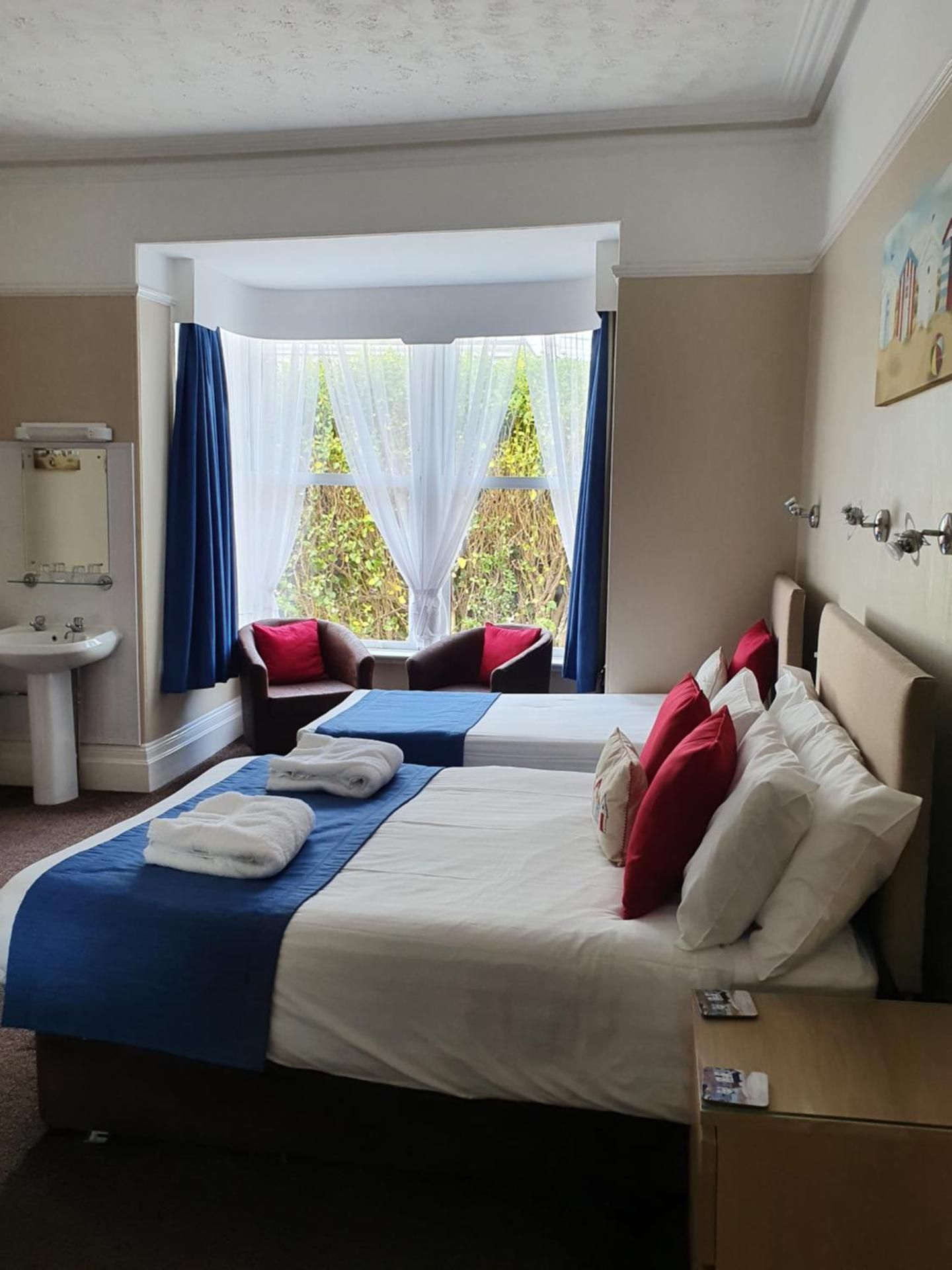 Family Room (2 Adults + 2 Children)