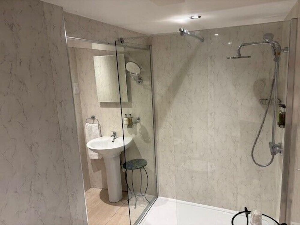 Old White Hart Standard Double Room, Ensuite 8