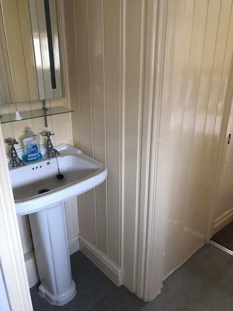 Elm Tree Farm Bed & Breakfast Twin Room, Ensuite 5