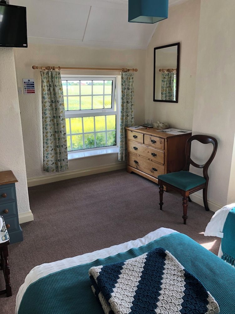 Elm Tree Farm Bed & Breakfast Twin Room, Ensuite 2