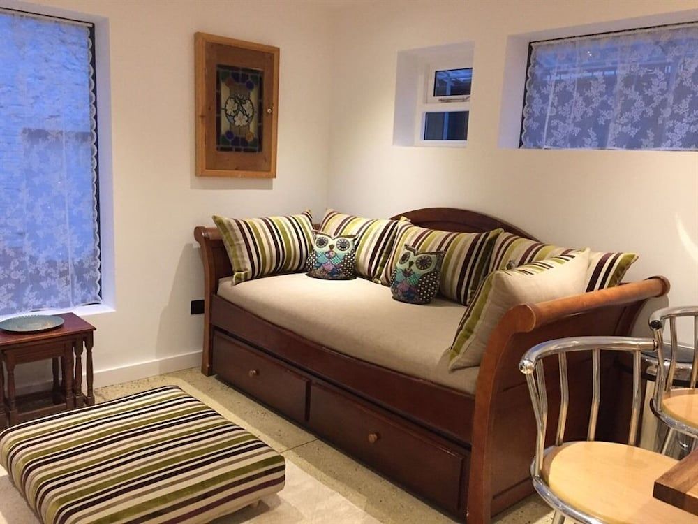 8 Owls B&B Cottage, Private Bathroom (The Cottage)