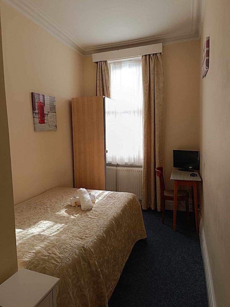 St Simeon Standard Double Room, Ensuite 8