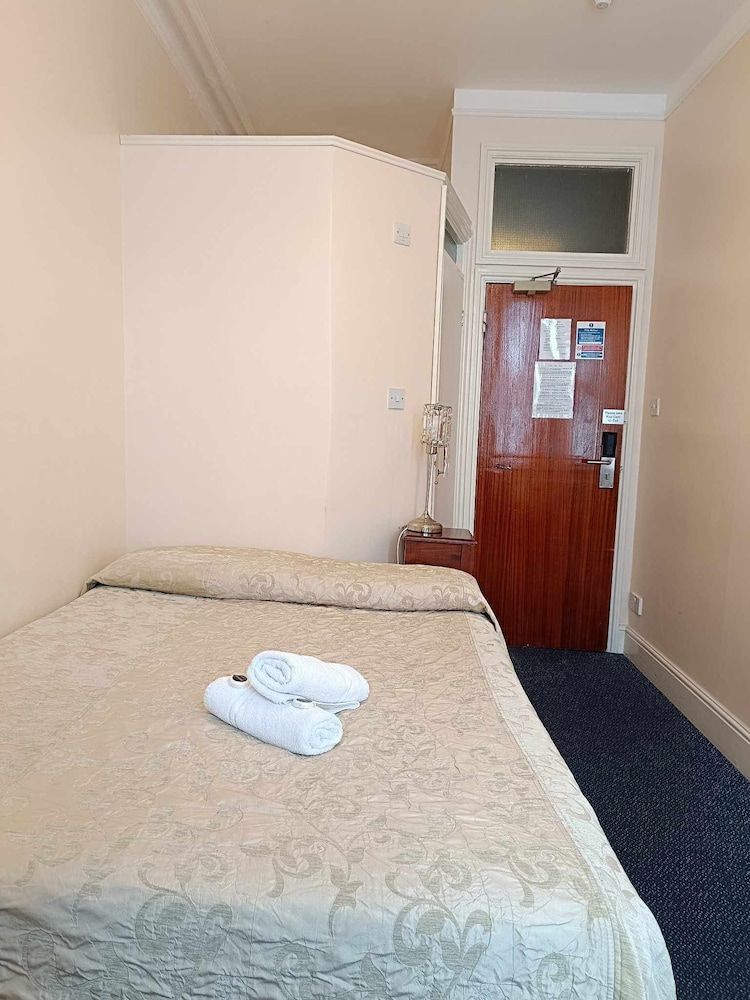 St Simeon Standard Double Room, Ensuite 3