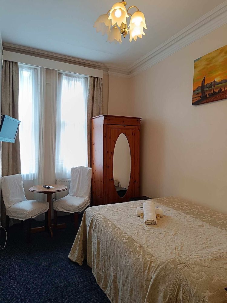 St Simeon Standard Double Room, Ensuite 19