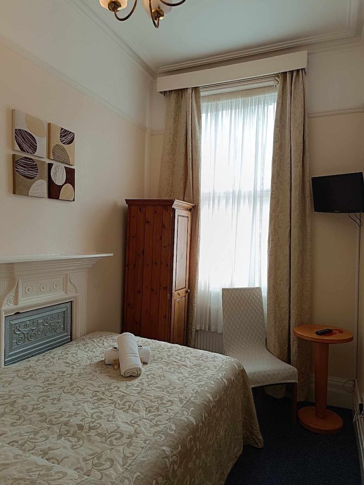 St Simeon Standard Double Room, Ensuite 5