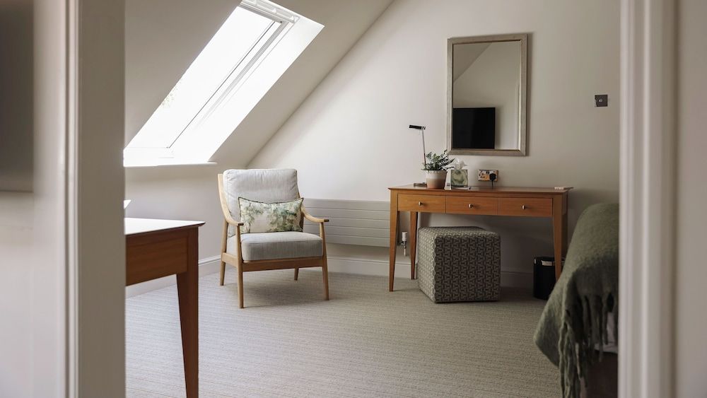 Donnington & Co. Suite 4