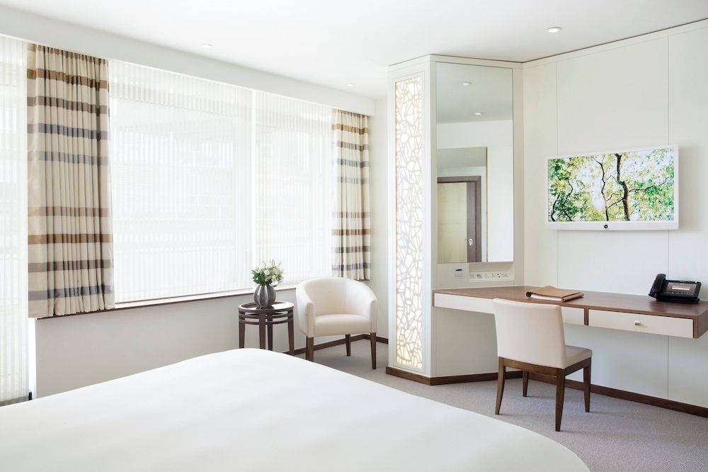 COMO Metropolitan London Deluxe Room (City) 2