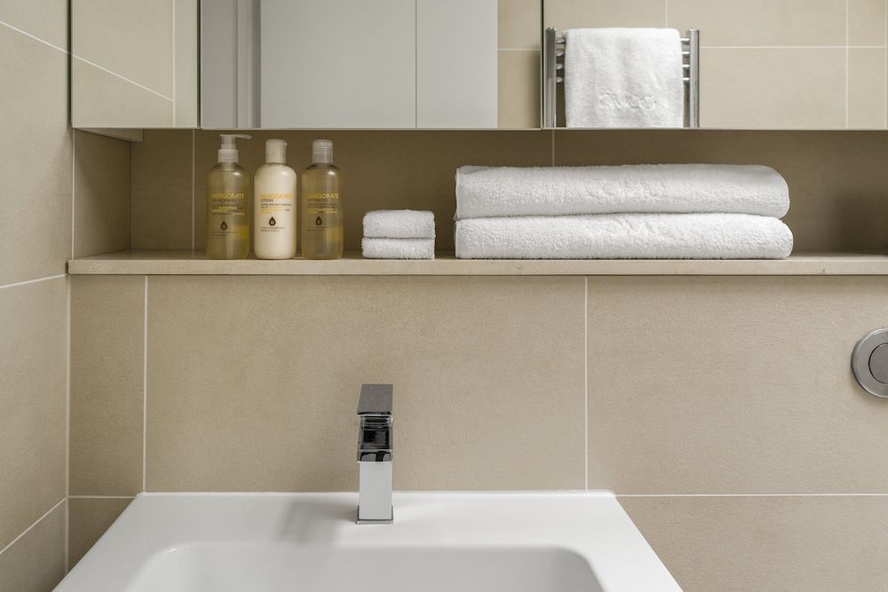 COMO Metropolitan London Deluxe Room (City) 6