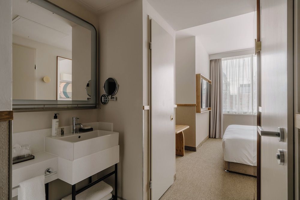 Club Quarters Hotel, St. Paul's Club Room 9