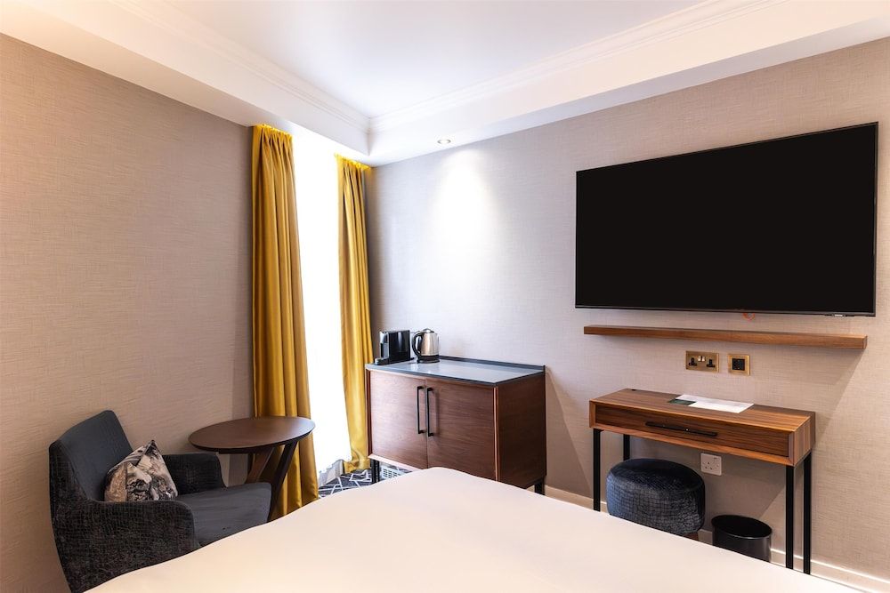 100 Queen's Gate Hotel London Kensington, Curio Collection by Hilton Cosy Double 5