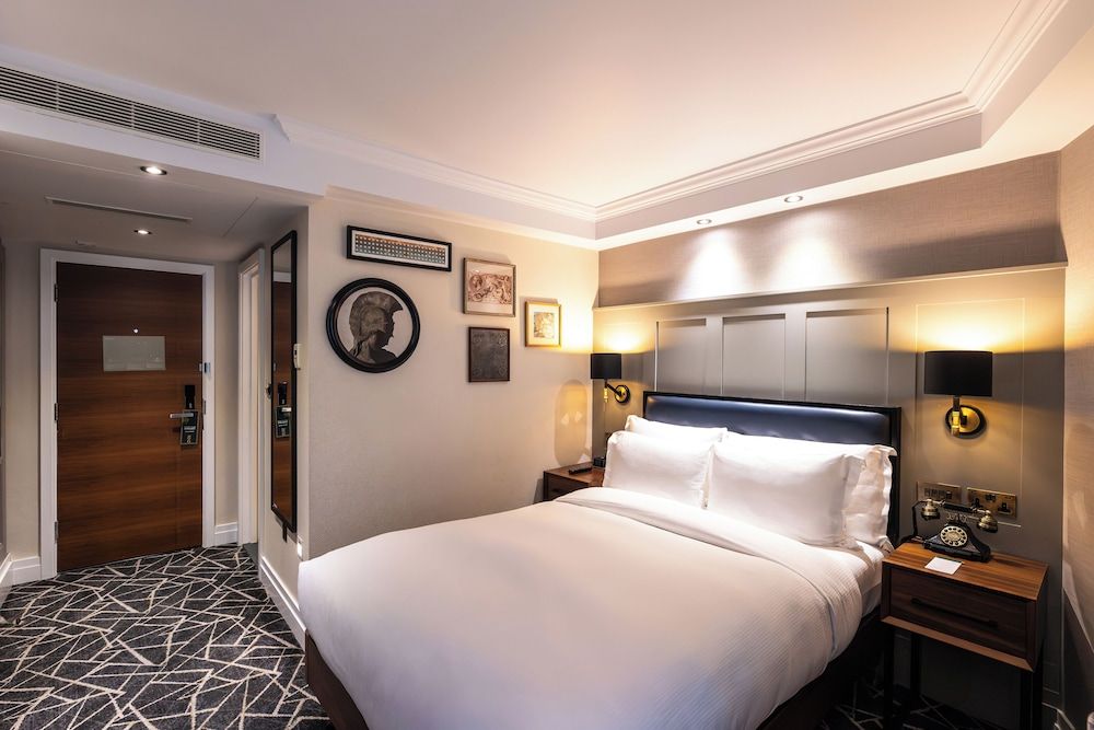 100 Queen's Gate Hotel London Kensington, Curio Collection by Hilton Cosy Double 2