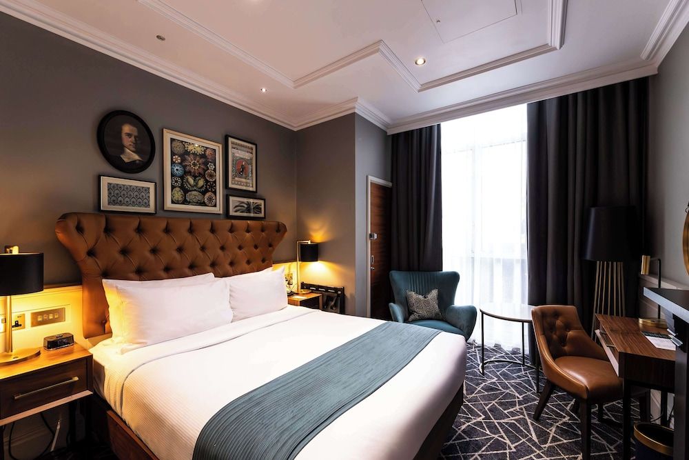 undefined 100 Queen's Gate Hotel London Kensington, Curio Collection by Hilton 3