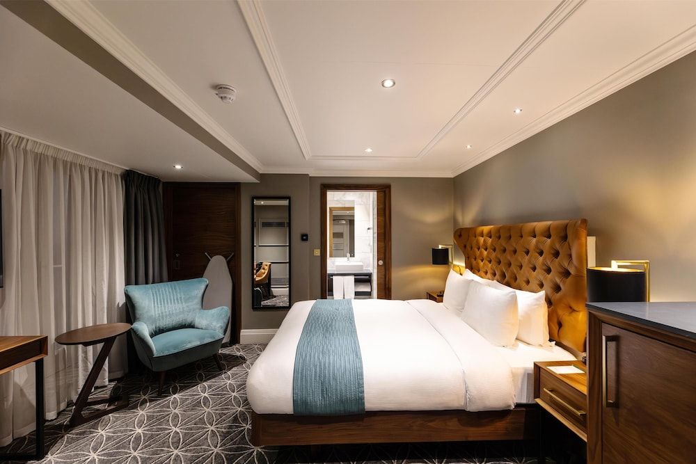 undefined 100 Queen's Gate Hotel London Kensington, Curio Collection by Hilton 5