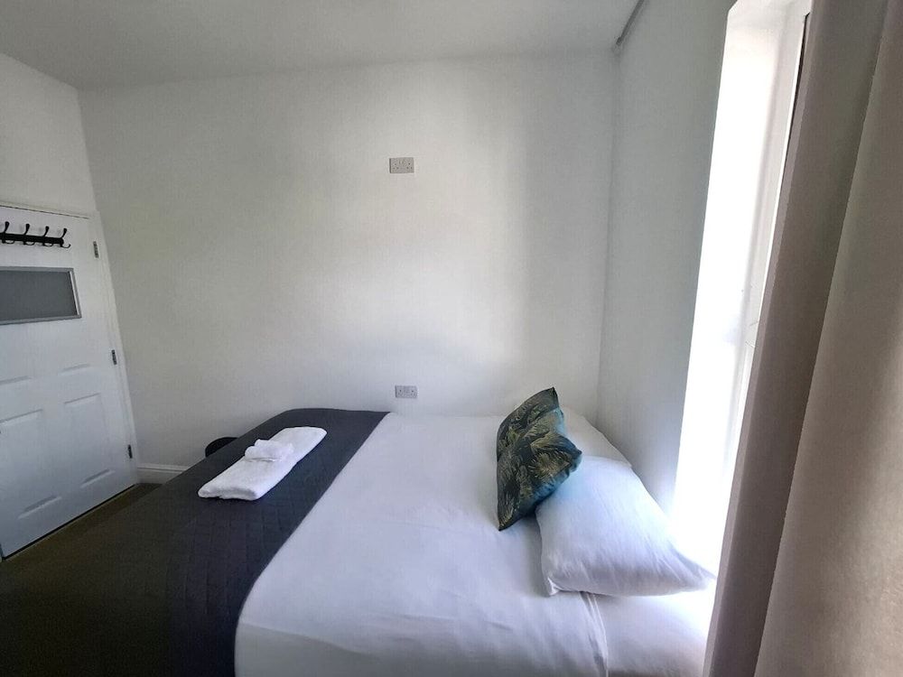 Reef Lodge Economy Double Room 3