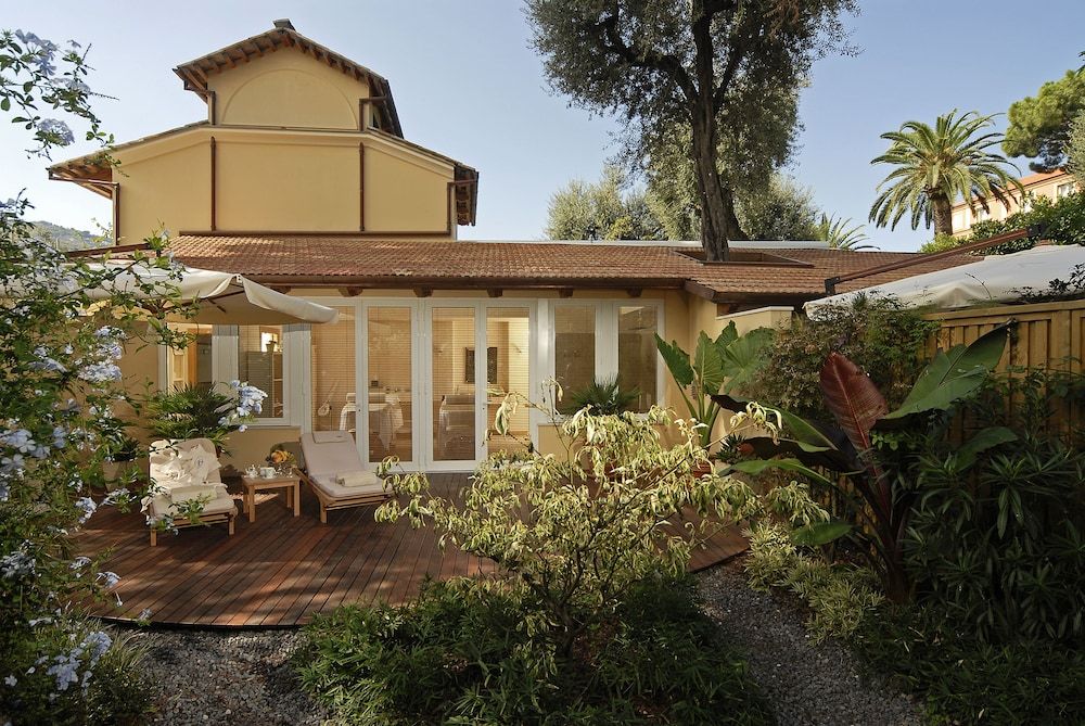 undefined Grand Hotel Excelsior Vittoria 2