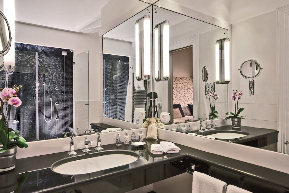 Junior Suite (Superior, Side Sea View)