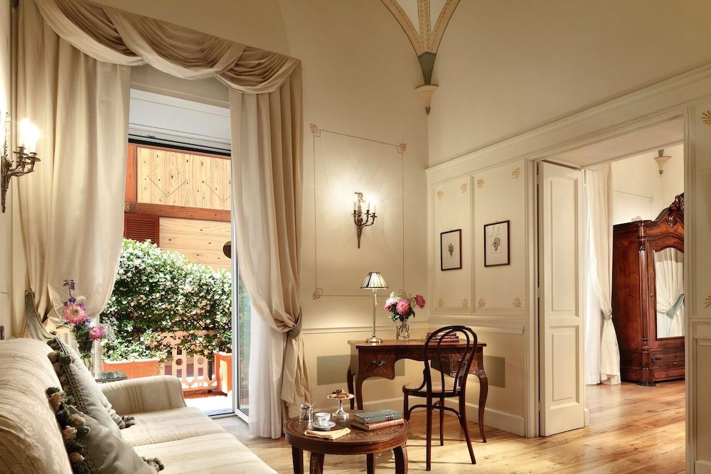 Grand Hotel Excelsior Vittoria Double Room, Garden View 3