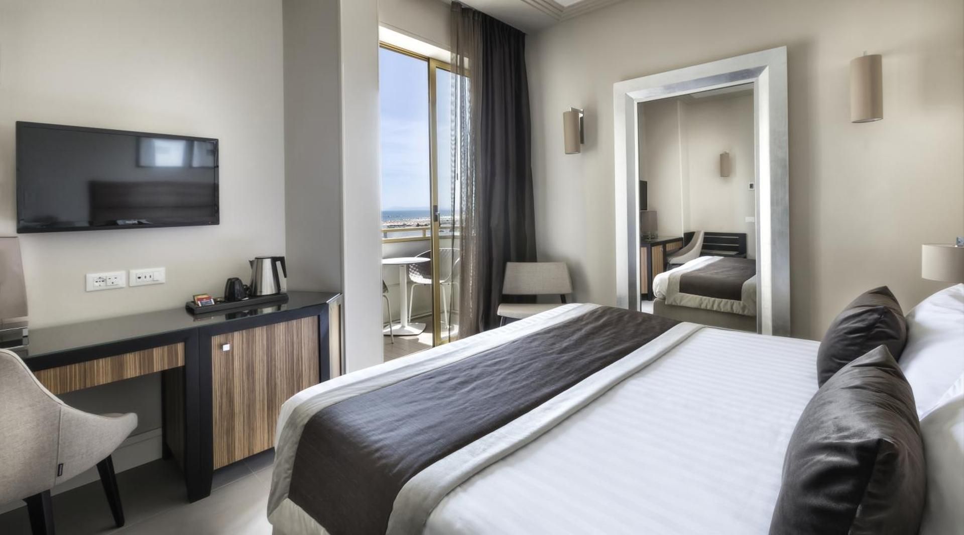 Deluxe Double or Twin Room