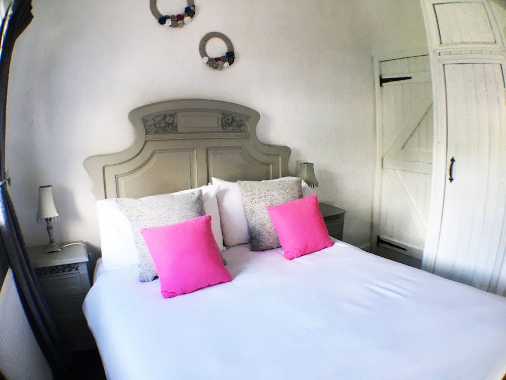 Hillside Bed & Breakfast Double Room (Small) 3