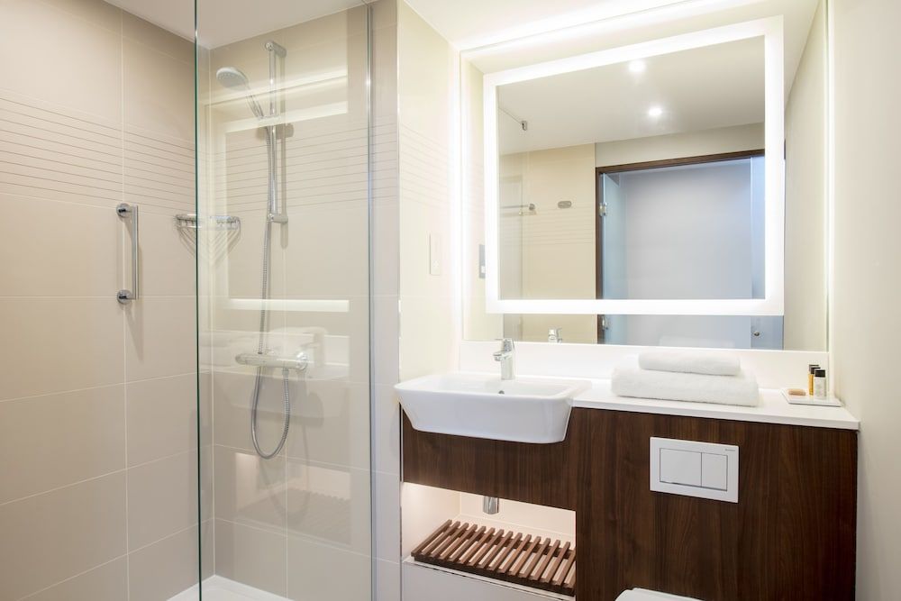 Courtyard by Marriott Edinburgh West Standard Twin Room, 2 Twin Beds 4