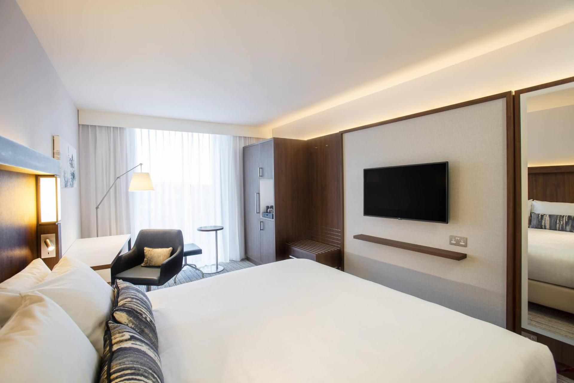 undefined Courtyard by Marriott Edinburgh West 8