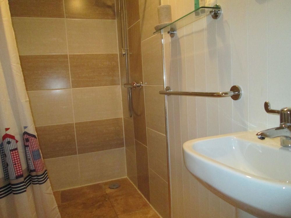 Weston Manor Bed and Breakfast Standard Twin Room, Ground Floor 2