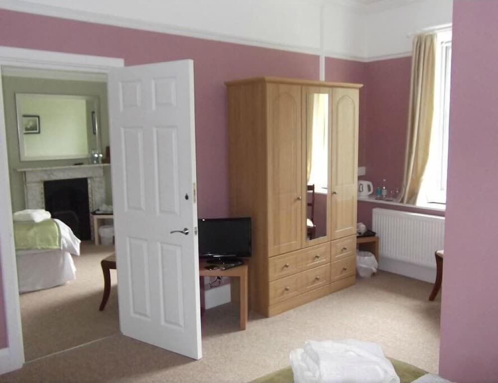 Weston Manor Bed and Breakfast Family Suite, 2 Bedrooms 2