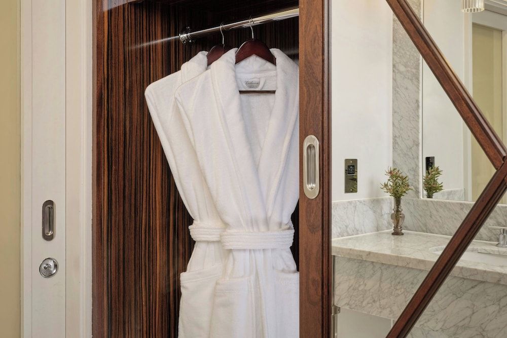 Sheraton Grand London Park Lane Deluxe Room, 1 King Bed 4