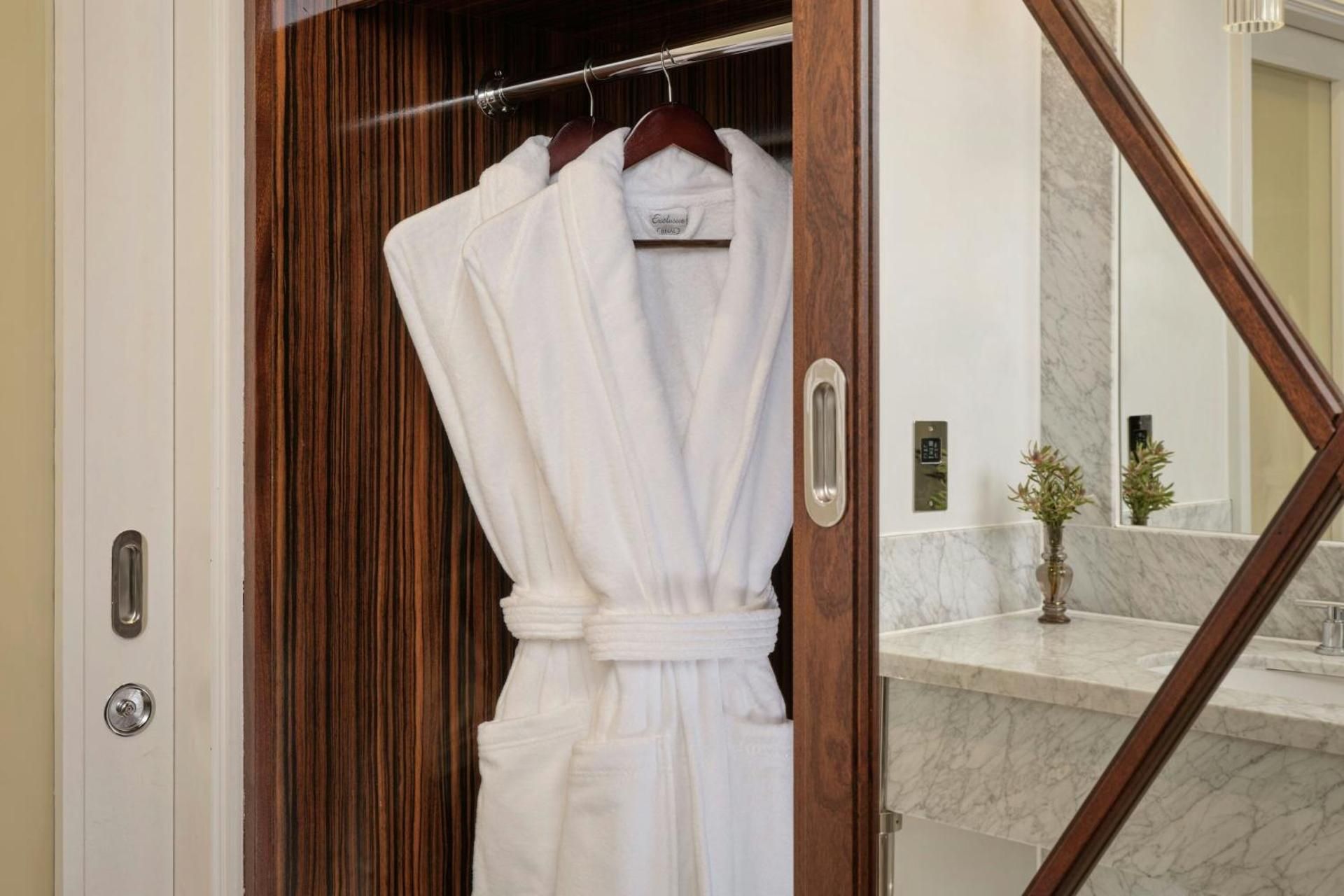 Park View Superior Room, Guest room, 1 King, Green Park view