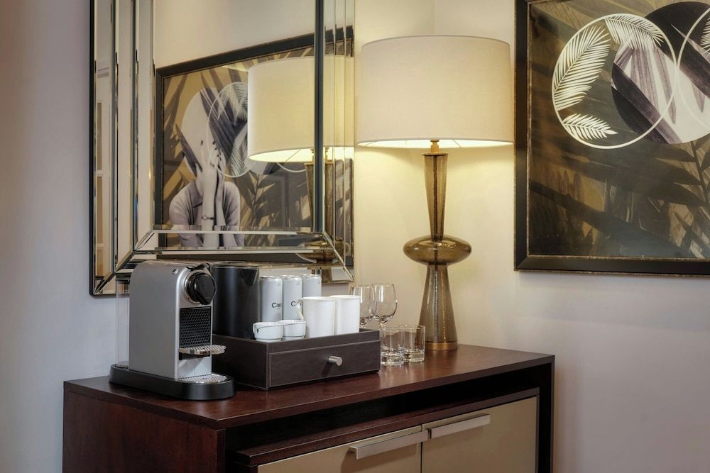 Sheraton Grand London Park Lane Deluxe Room, 1 King Bed 5