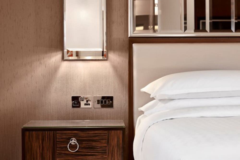 Sheraton Grand London Park Lane Deluxe Room, 1 King Bed 2