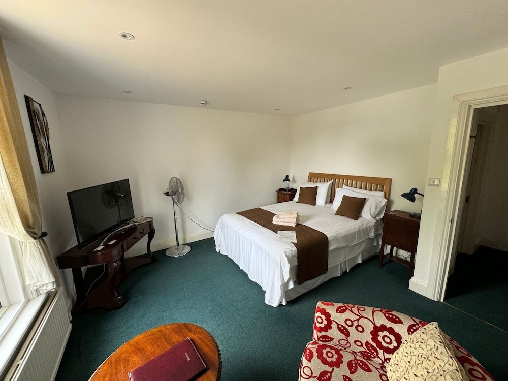 Hookwood Lodge Deluxe Double Room, Ensuite, Garden View