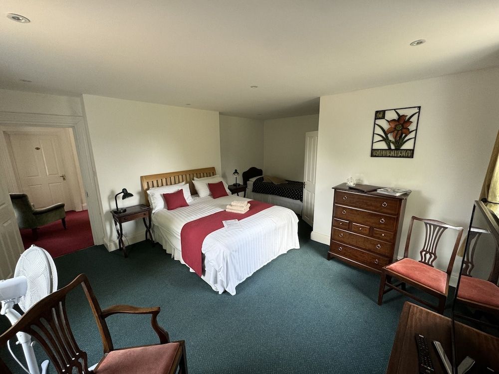 Hookwood Lodge Double or Twin Room, Ensuite, Garden View