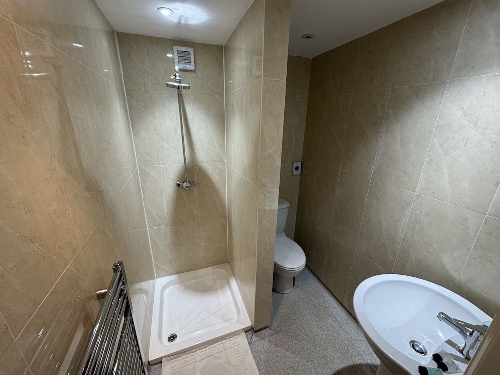 Hookwood Lodge Deluxe Double Room, Ensuite, Garden View 7