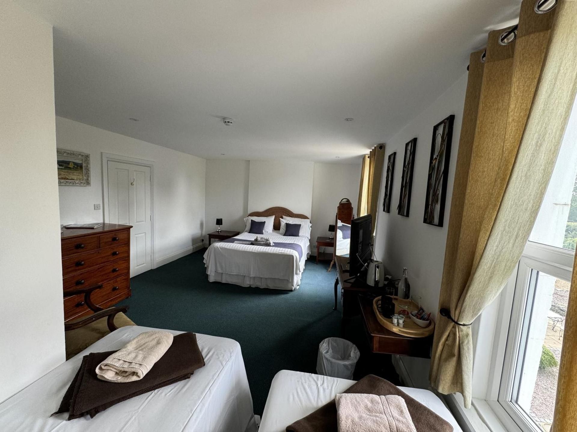 Hookwood Lodge London Gatwick Family Room