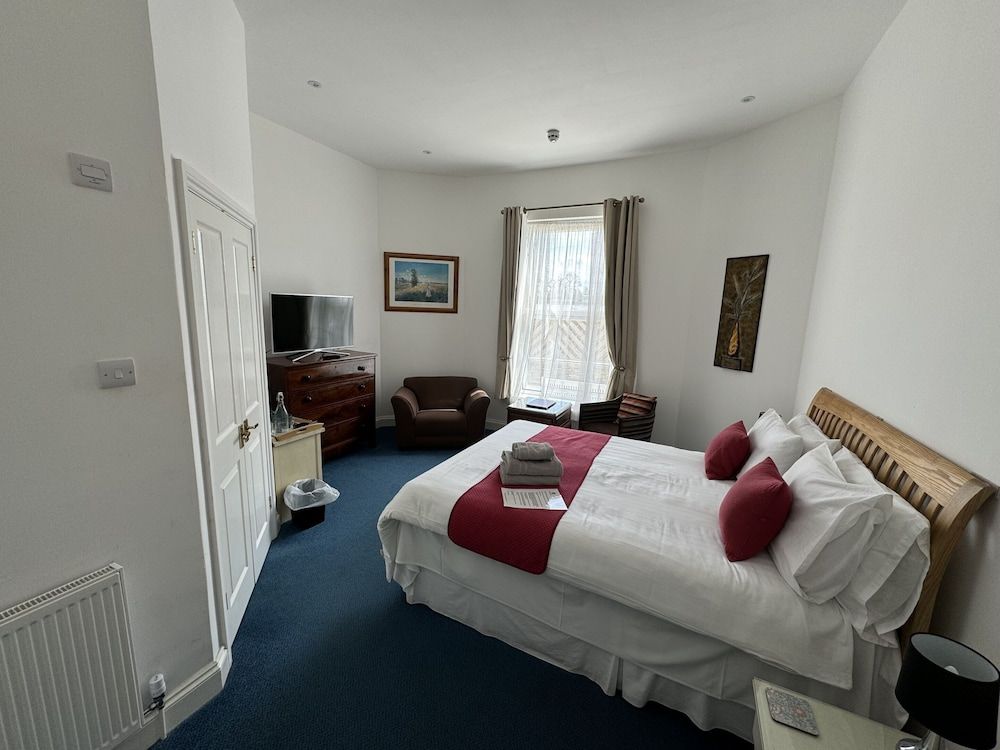 Hookwood Lodge Double Room, Ensuite, Garden View (Large) 4