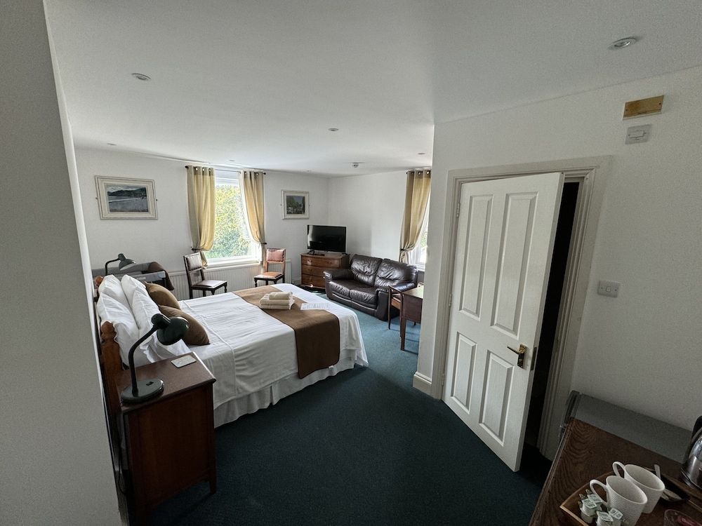 Hookwood Lodge Deluxe Double Room, Ensuite, Garden View 3