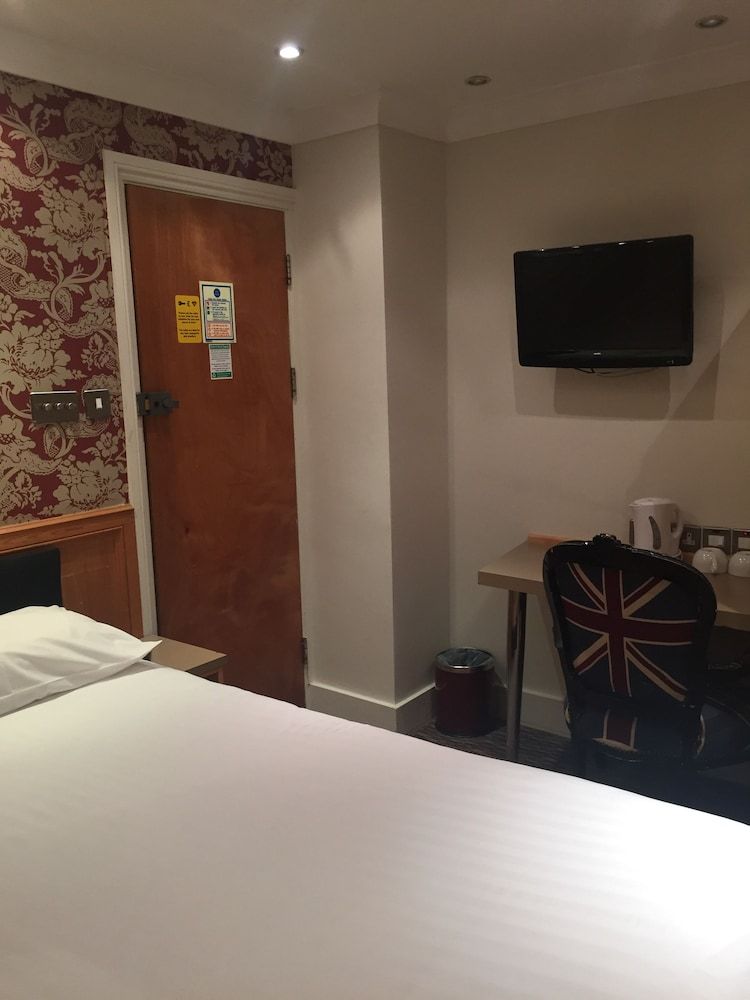 The Excelsior Hotel Economy Double Room, Ensuite 6