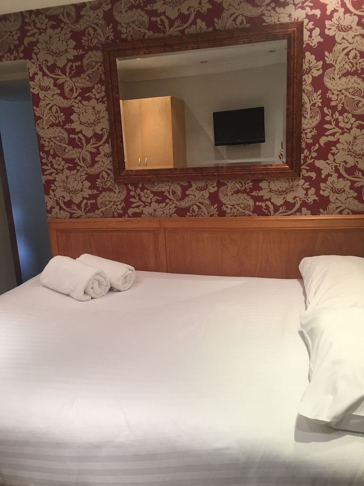 The Excelsior Hotel Economy Double Room, Ensuite 7