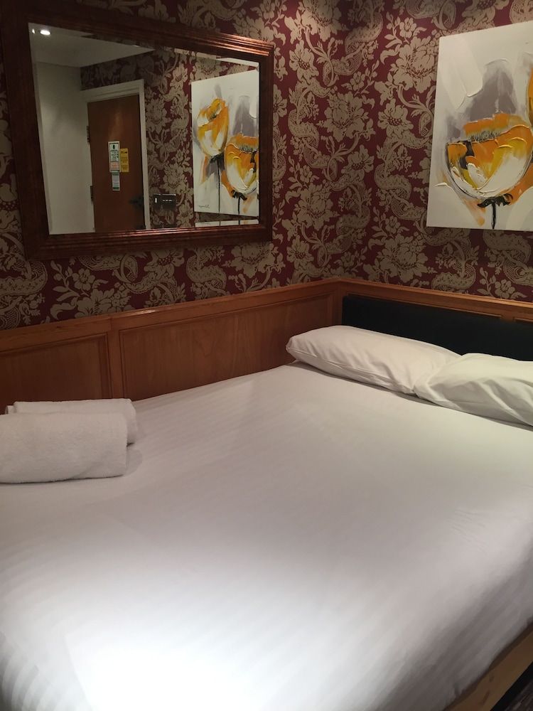 The Excelsior Hotel Economy Double Room, Ensuite 4