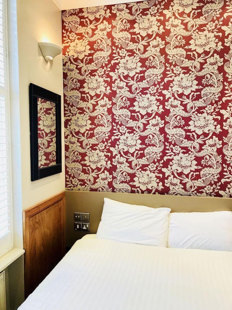 The Excelsior Hotel Family Room (5 people) 4