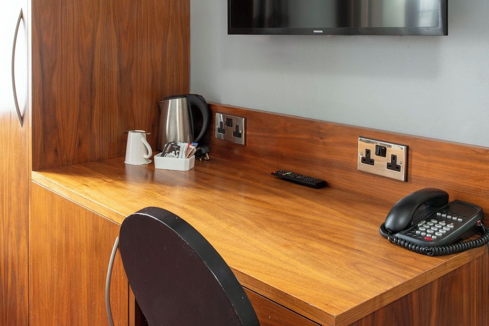 London Croydon Aerodrome Hotel, BW Signature Collection Family Room, Multiple Beds, Non Smoking 9