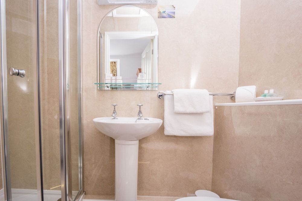 The Queens Hotel Standard Double Room 7