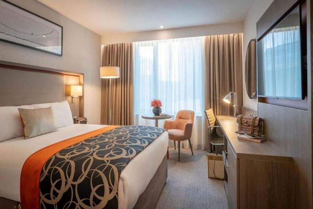 undefined Clayton Hotel Belfast City 10