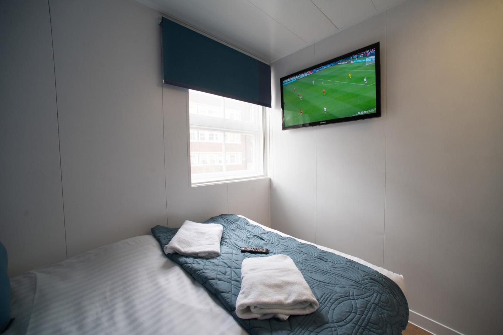Small Rooms with Window