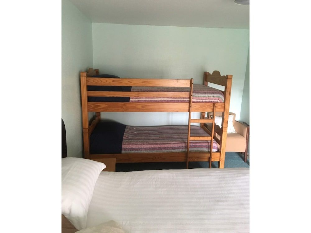 Ring O' Bells Suite, Ensuite 2