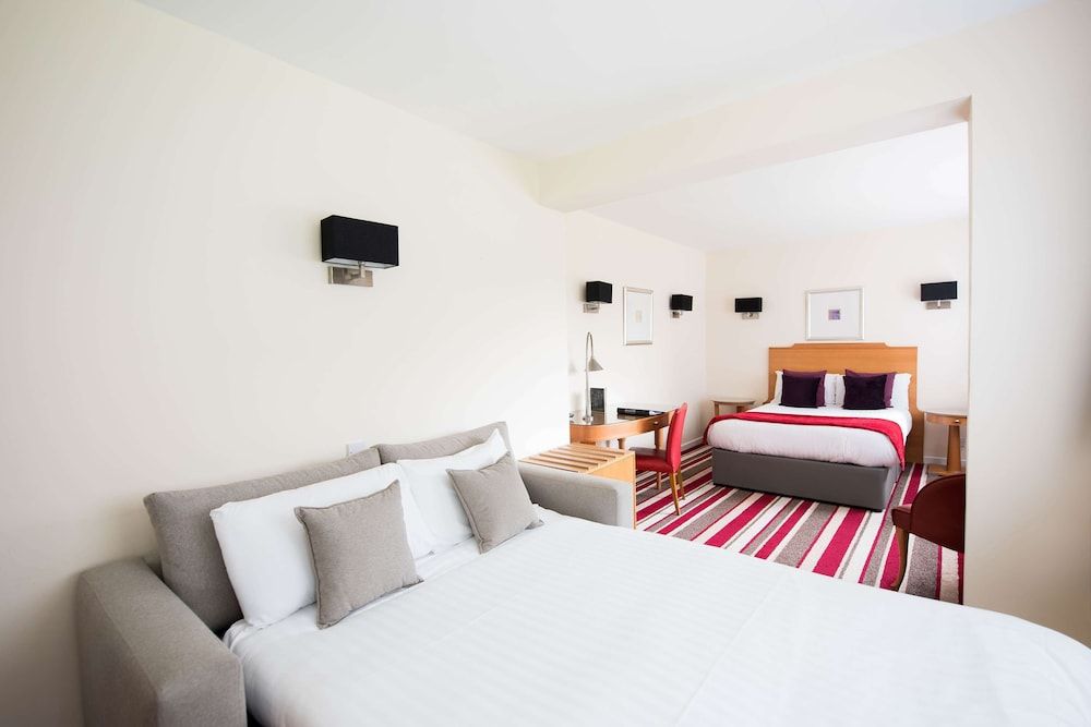 Southcrest Manor Hotel, BW Signature Collection Family Room, 1 Double Bed with Sofa bed, Non Smoking (with Sofabed)