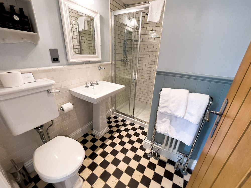 Wild Boar Estate Double Room (Feature) 5