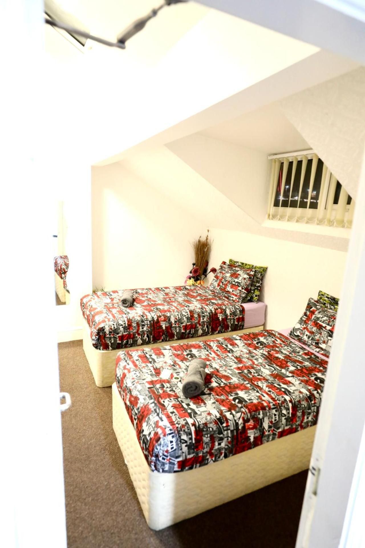 Twin Room with Shower