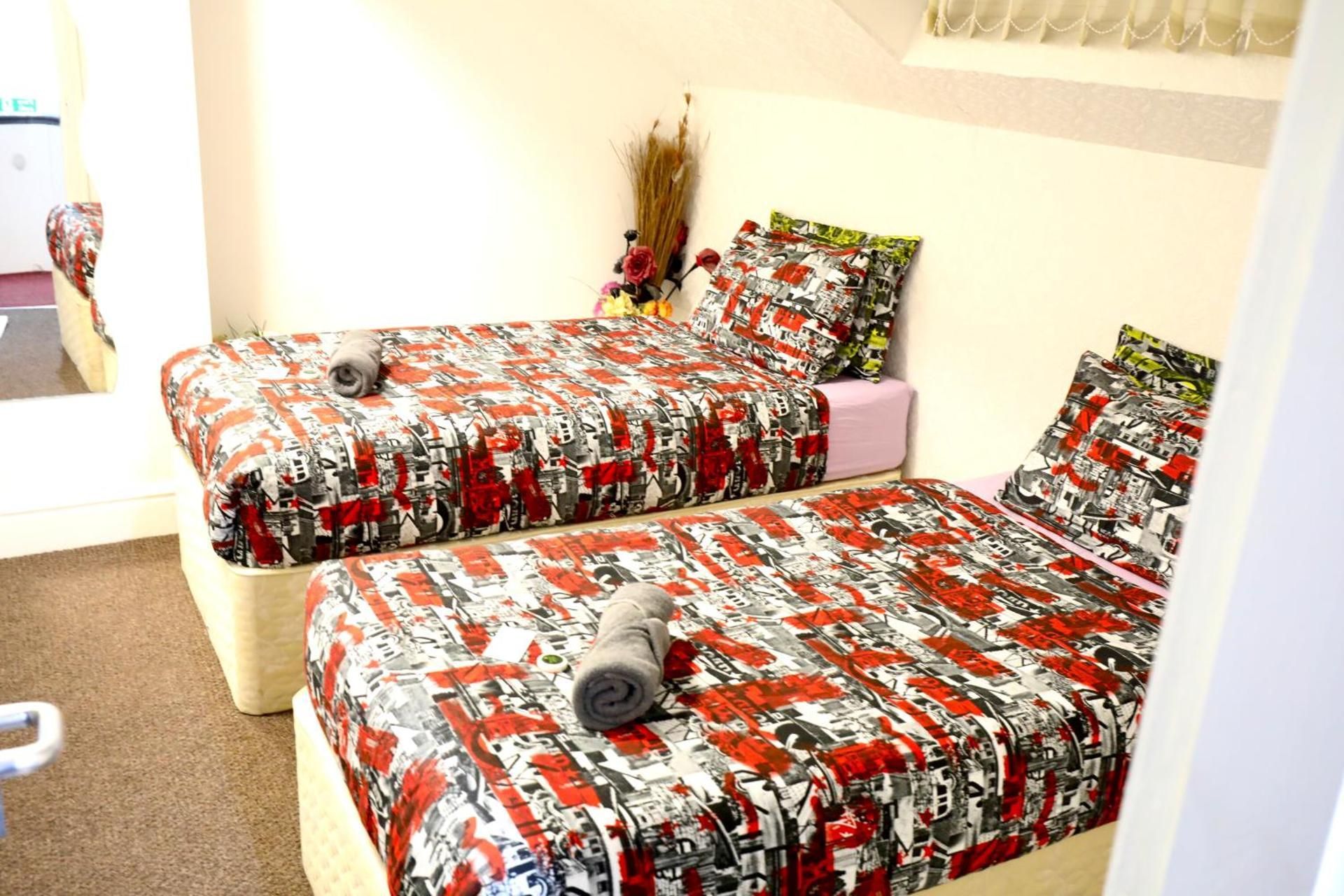 Twin Room with Shower